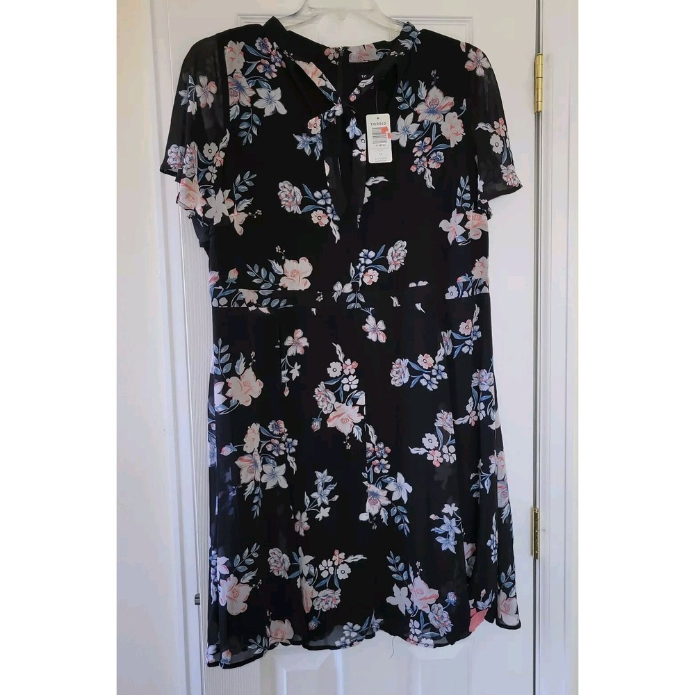 Torrid‎ Size 18 Dress Black Floral Chiffon Flutter Sleeve Tie Neck NWT
